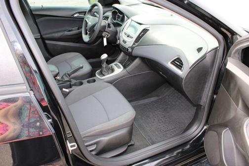 Mosaic Black Metallic 2018 Chevrolet Cruze LS