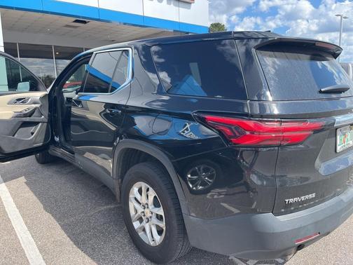 2023 Chevrolet Traverse LS