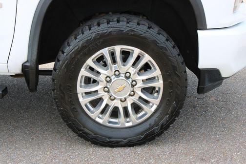 Summit White 2022 Chevrolet Silverado 2500 High Country