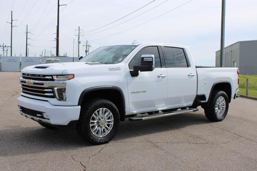 Summit White 2022 Chevrolet Silverado 2500 High Country