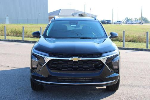 Mosaic Black Metallic 2026 Chevrolet Trax LT