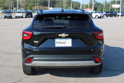 Mosaic Black Metallic 2026 Chevrolet Trax LT
