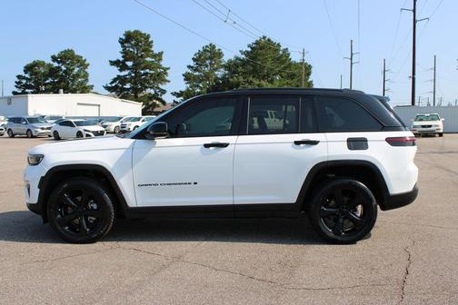 Bright White Clearcoat 2024 Jeep Grand Cherokee Limited