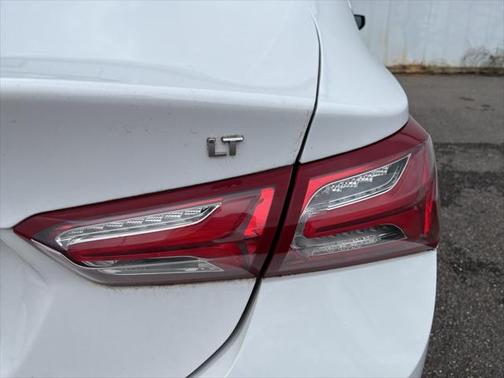 2022 Chevrolet Malibu FWD LT