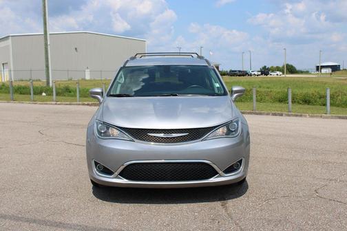 Billet Silver Metallic Clearcoat 2018 Chrysler Pacifica Touring-L