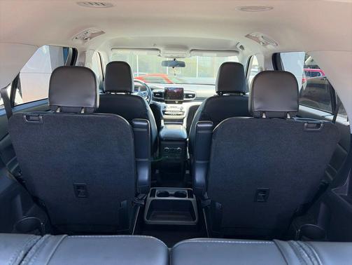 Iconic Silver Metallic 2021 Ford Explorer XLT