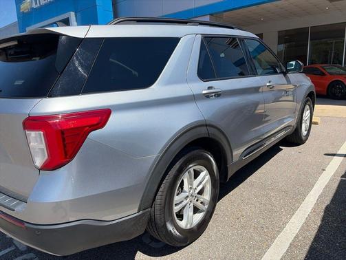 Iconic Silver Metallic 2021 Ford Explorer XLT
