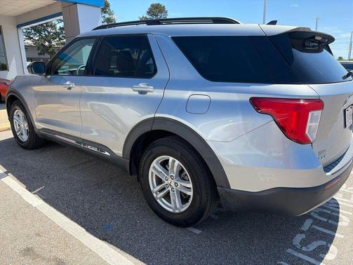 Iconic Silver Metallic 2021 Ford Explorer XLT