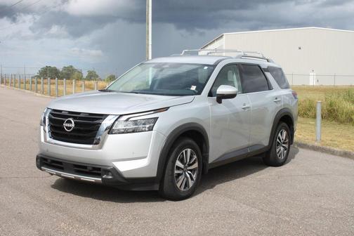 2023 Nissan Pathfinder SL 4WD
