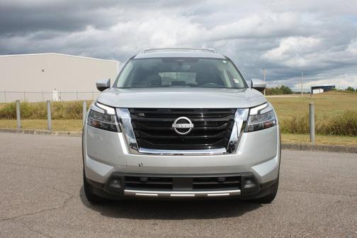 2023 Nissan Pathfinder SL 4WD