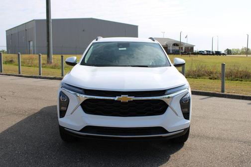 Summit White 2026 Chevrolet Trax LT