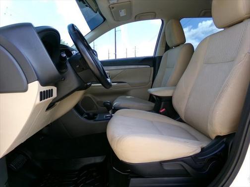 2016 Mitsubishi Outlander SE