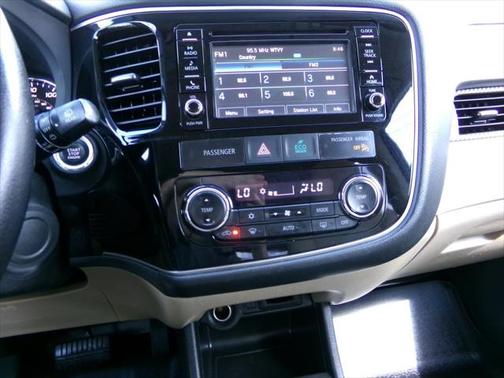 2016 Mitsubishi Outlander SE