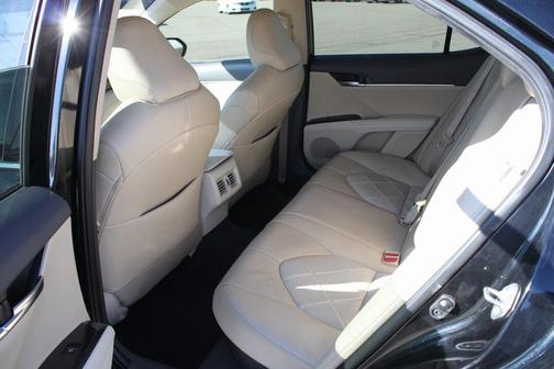 2019 Toyota Camry Hybrid XLE