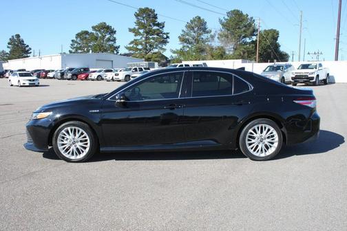2019 Toyota Camry Hybrid XLE