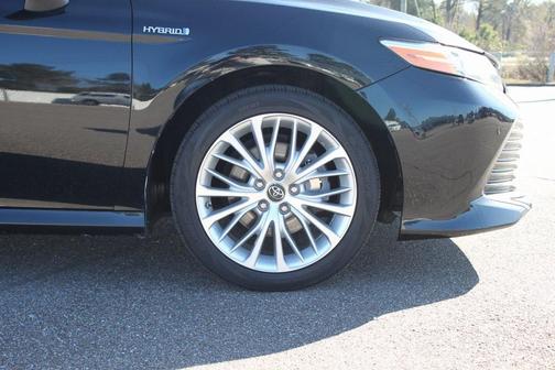 2019 Toyota Camry Hybrid XLE