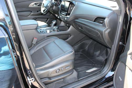 Mosaic Black Metallic 2023 Chevrolet Traverse Premier