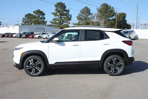 Summit White 2026 Chevrolet Trailblazer LT
