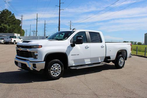 Summit White 2025 Chevrolet Silverado 2500 LT