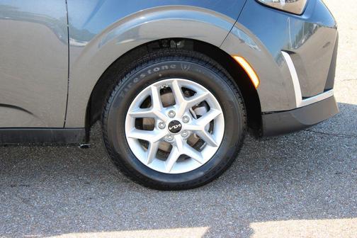 Gravity Gray 2024 Kia Soul LX