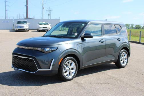 Gravity Gray 2024 Kia Soul LX