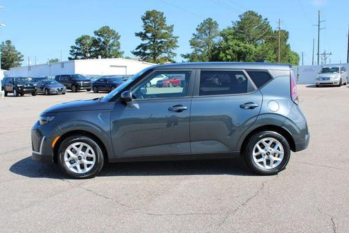 Gravity Gray 2024 Kia Soul LX