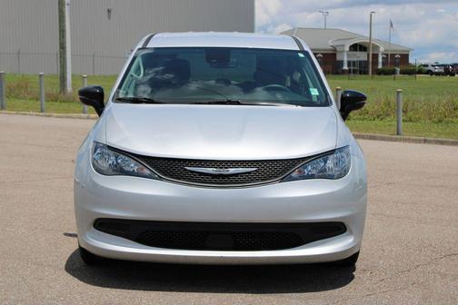 Silver Mist Clearcoat 2024 Chrysler Voyager LX