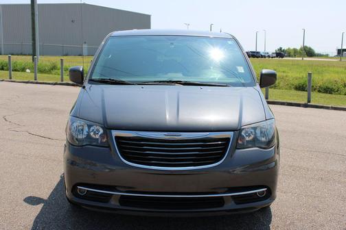 Granite Crystal Metallic Clearcoat 2016 Chrysler Town & Country S