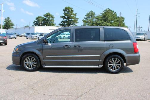 Granite Crystal Metallic Clearcoat 2016 Chrysler Town & Country S