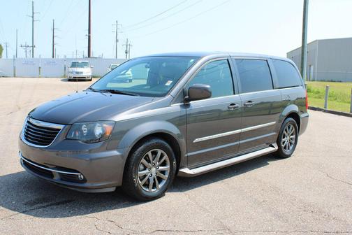 Granite Crystal Metallic Clearcoat 2016 Chrysler Town & Country S