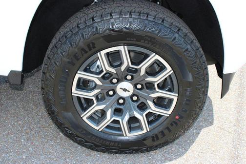 Summit White 2026 Chevrolet Colorado Z71