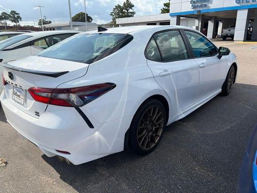 Ice Cap 2023 Toyota Camry SE
