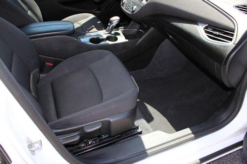 Summit White 2023 Chevrolet Malibu FWD 1LT