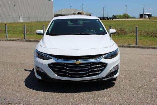 Summit White 2023 Chevrolet Malibu FWD 1LT