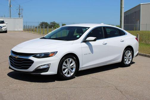 Summit White 2023 Chevrolet Malibu FWD 1LT