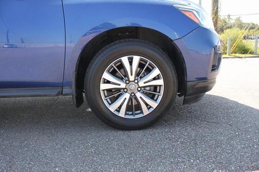2018 Nissan Pathfinder SV