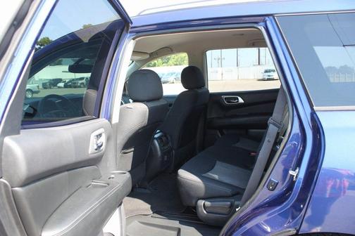 2018 Nissan Pathfinder SV