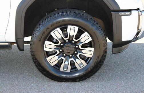 Summit White 2024 GMC Sierra 2500 Denali