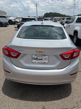 Silver Ice Metallic 2019 Chevrolet Cruze LT