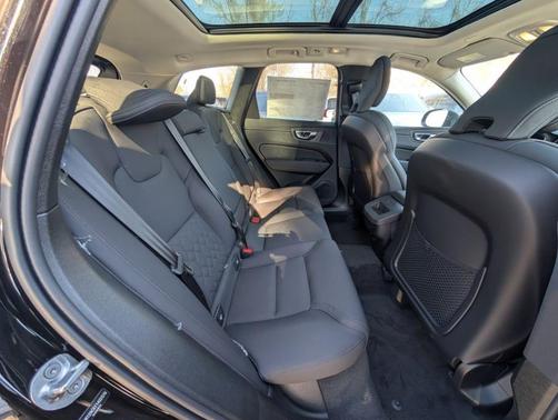 Onyx Black Metallic 2026 Volvo XC60 B5 Plus