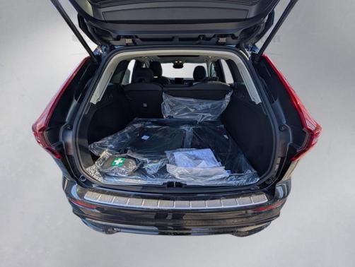 Onyx Black Metallic 2026 Volvo XC60 B5 Plus