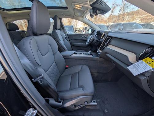 Onyx Black Metallic 2026 Volvo XC60 B5 Plus