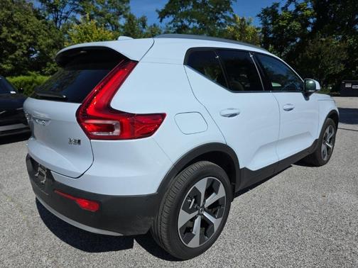 Cloud 9 White 2024 Volvo XC40 B5 Plus Bright Theme