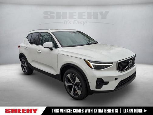 2025 Volvo XC40 B5 Plus Bright Theme
