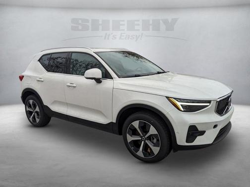 2025 Volvo XC40 B5 Plus Bright Theme