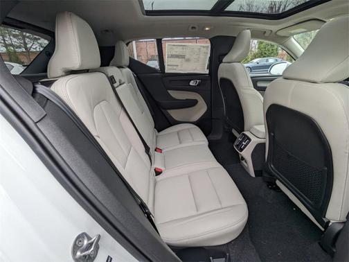 2025 Volvo XC40 B5 Plus Bright Theme