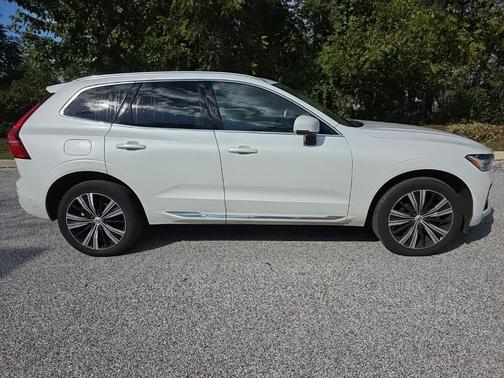 2023 Volvo XC60 B5 Plus Bright Theme