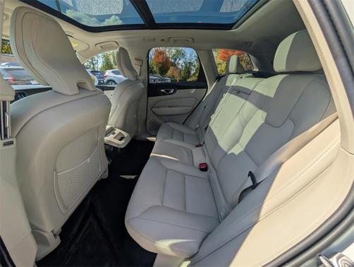 2023 Volvo XC60 B5 Plus Bright Theme