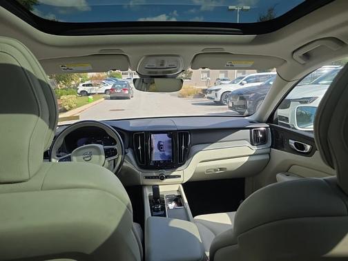 2023 Volvo XC60 B5 Plus Bright Theme