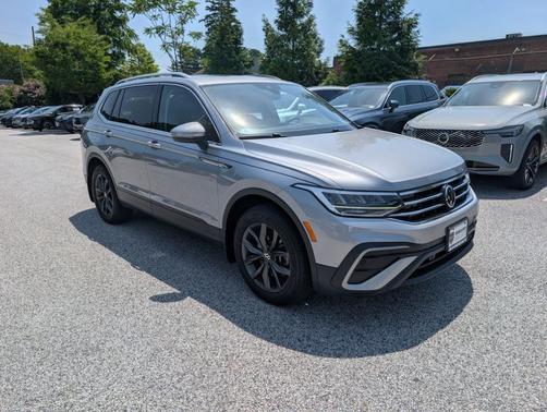 Pyrite Silver Metallic 2024 Volkswagen Tiguan 2.0T SE